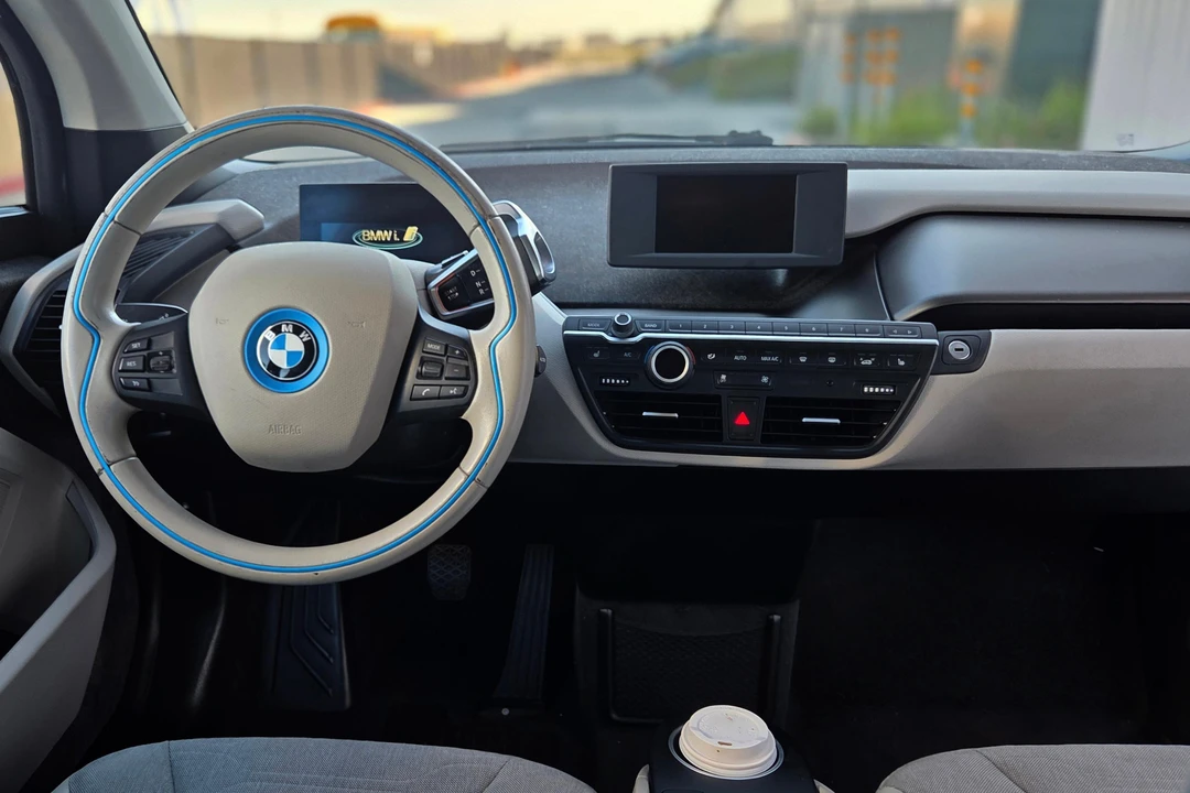 2015 BMW i3 - Image 29 of 31