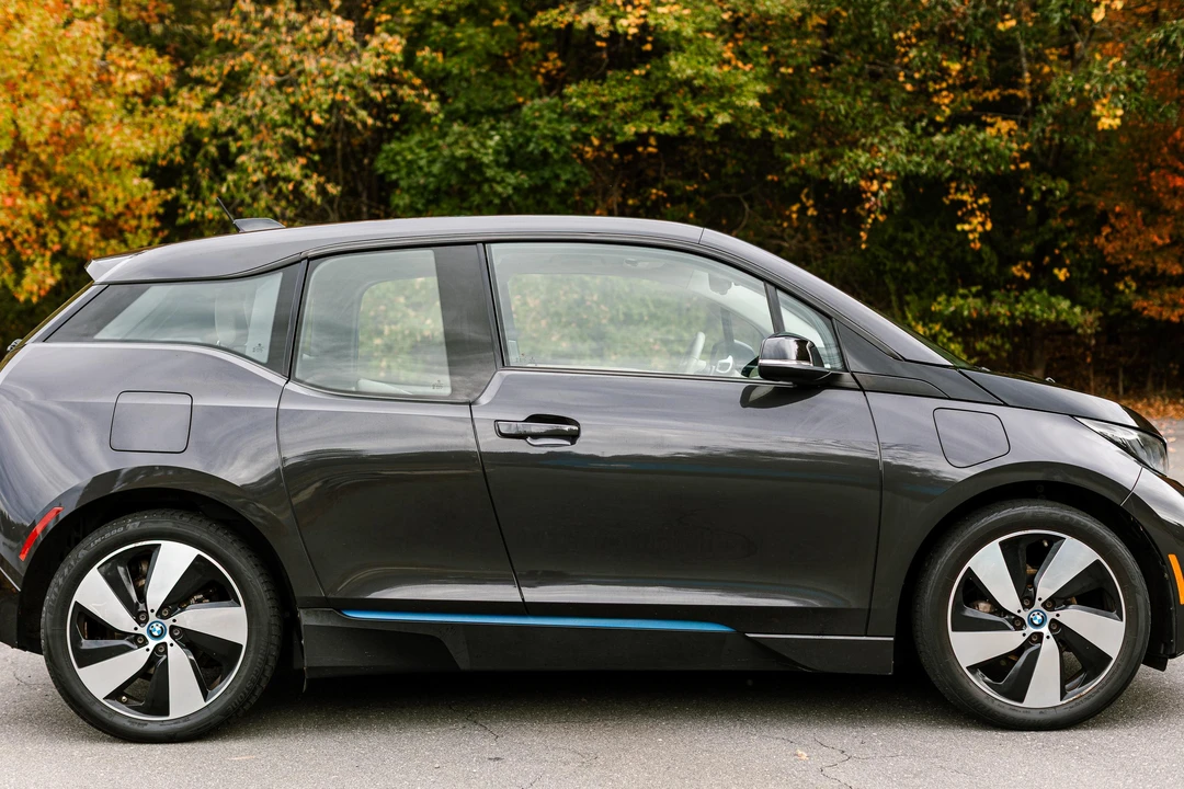 2015 BMW i3 - Image 29 of 31