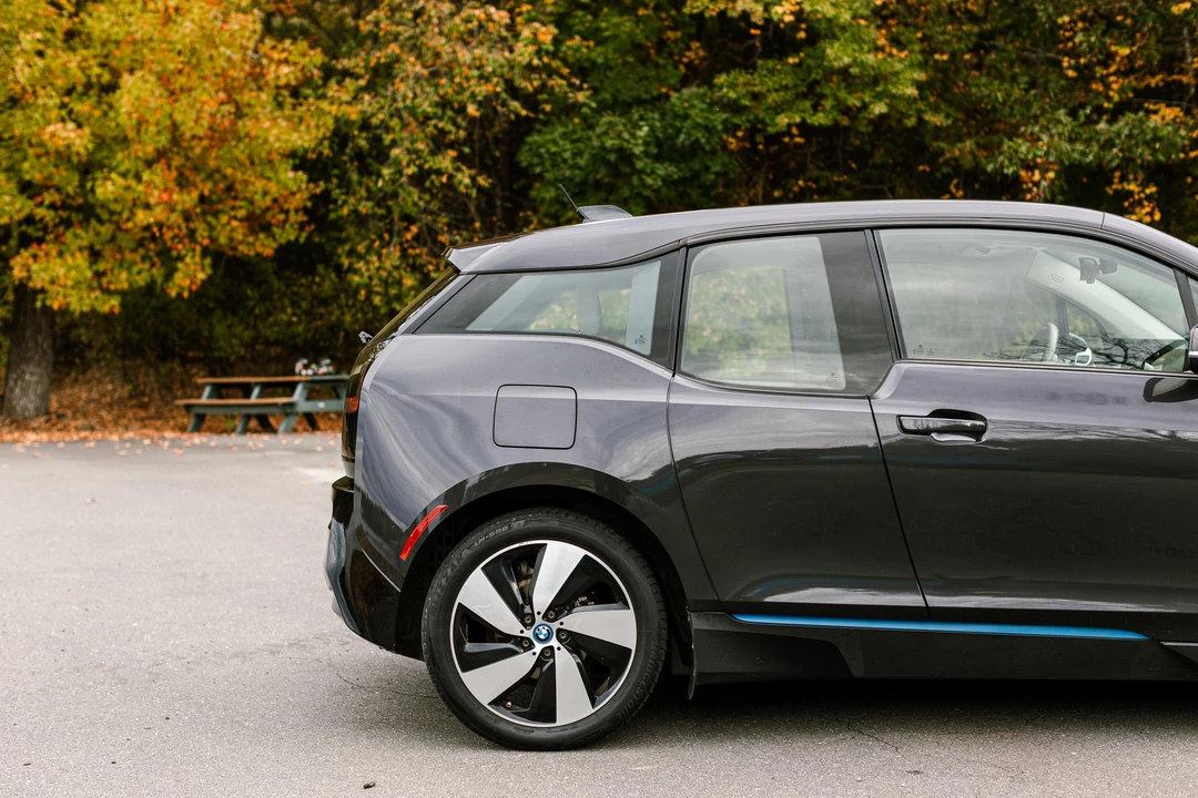2015 BMW i3 - Image 28 of 31