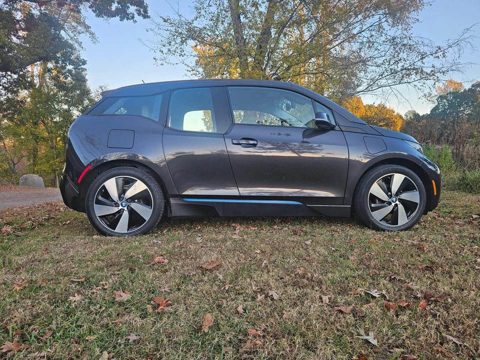2015 BMW i3 - Image 12 of 31