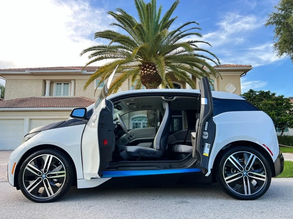 2015 BMW i3 - Image 10 of 21
