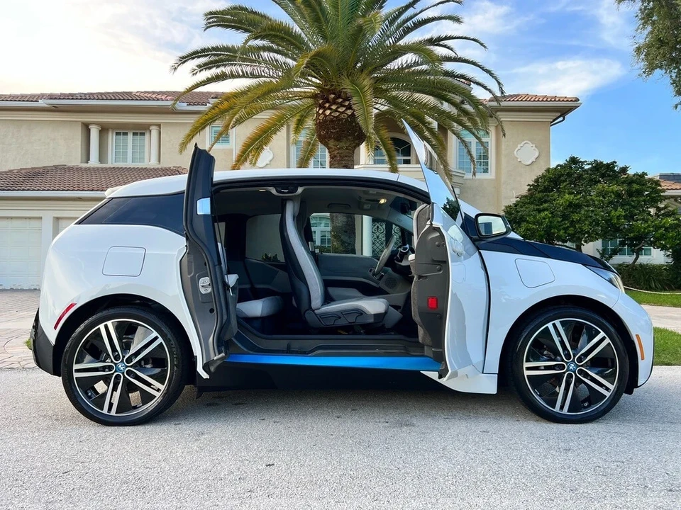 2015 BMW i3 - Image 2 of 21