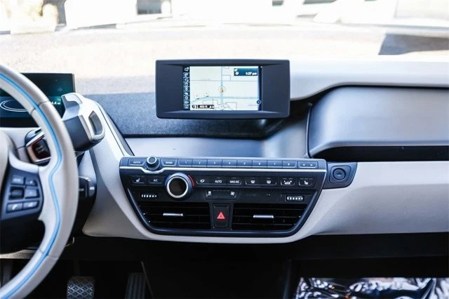 2015 BMW i3 - Image 11 of 12