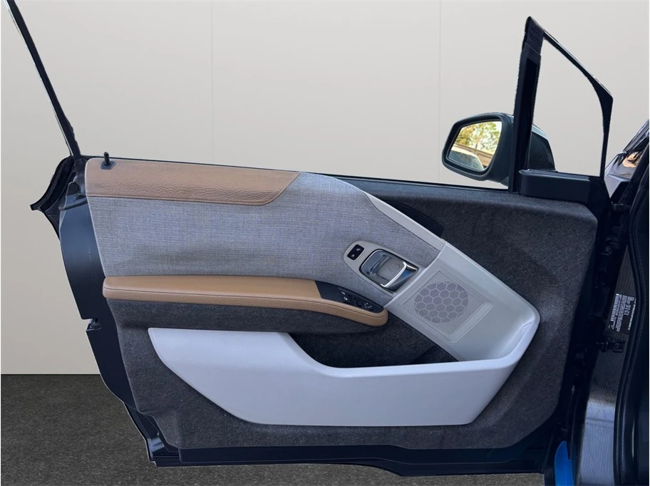 2015 BMW i3 - Image 17 of 21