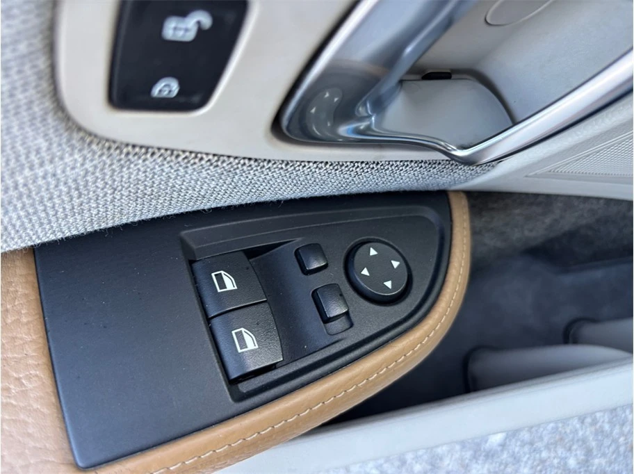 2015 BMW i3 - Image 18 of 21