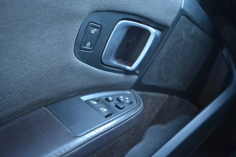 2015 BMW i3 - Image 19 of 20