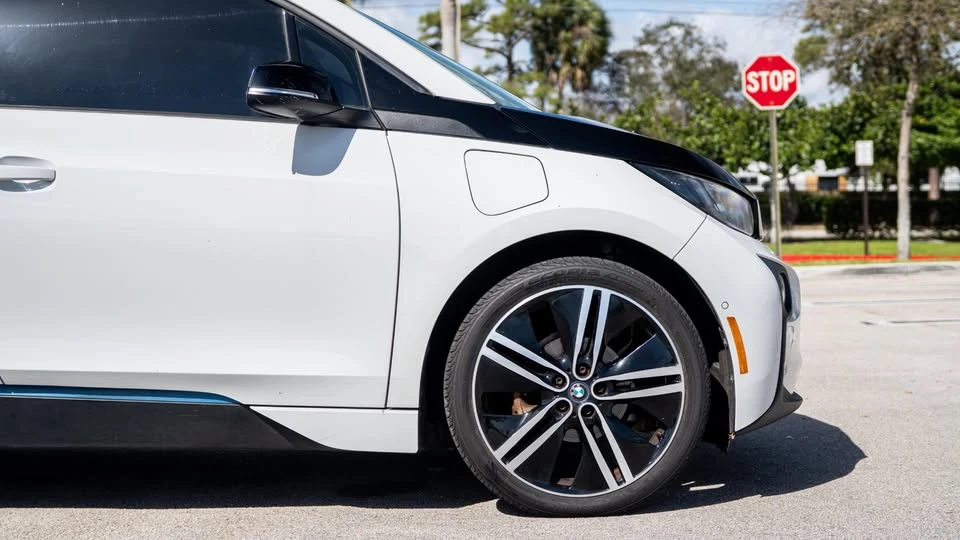 2015 BMW i3 - Image 17 of 19