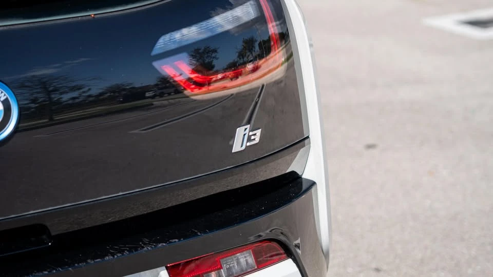 2015 BMW i3 - Image 11 of 19