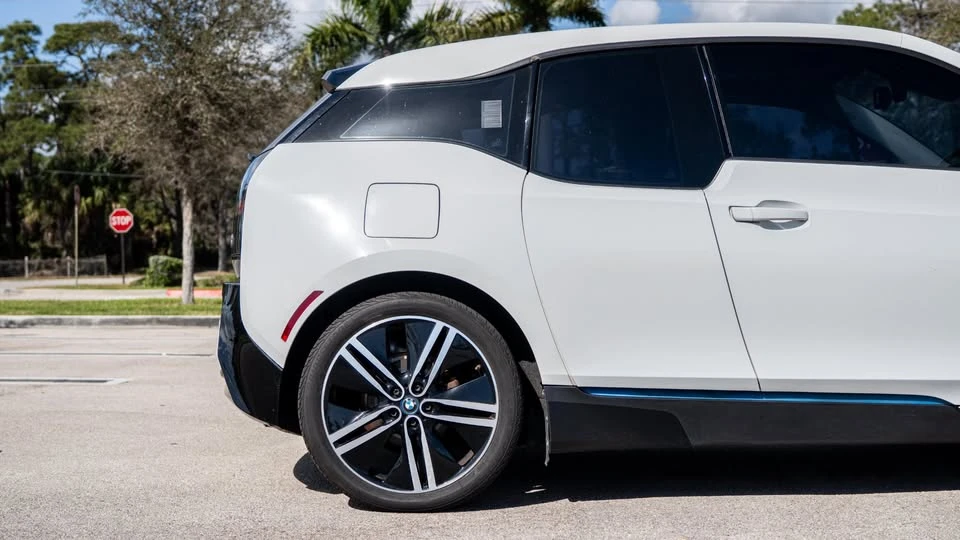 2015 BMW i3 - Image 9 of 19