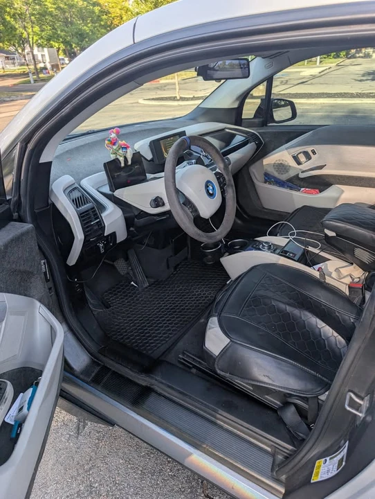 2015 BMW i3 - Image 4 of 6