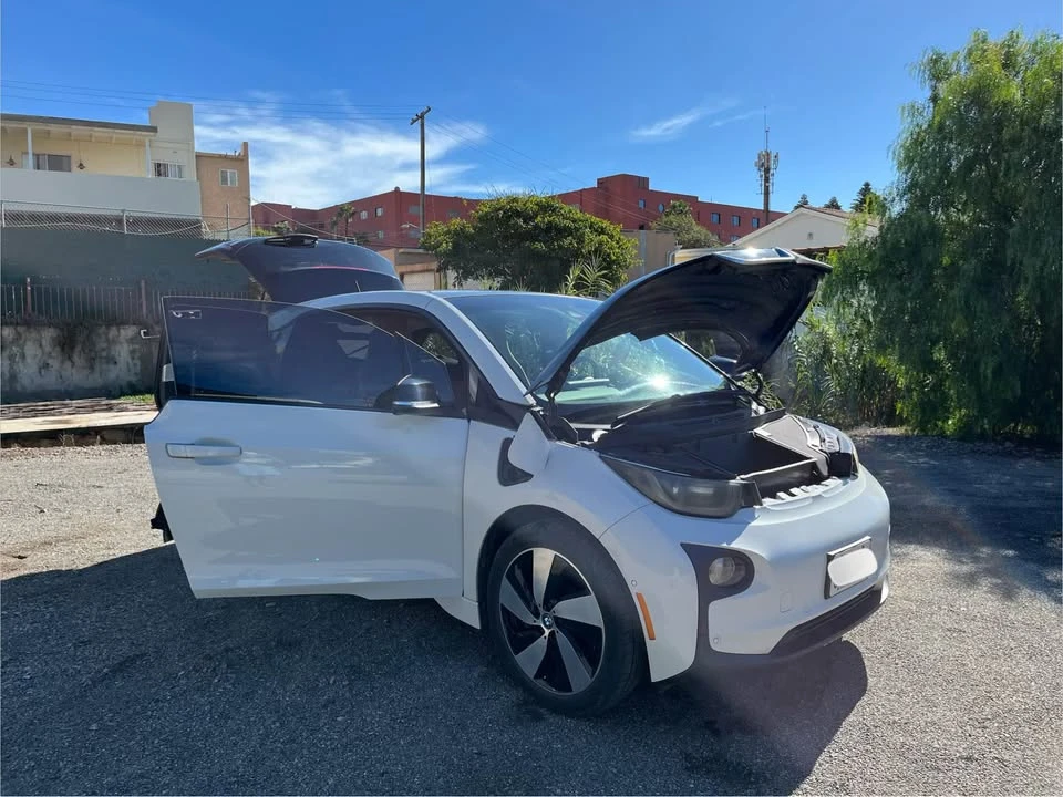 2015 BMW i3 - Image 10 of 17