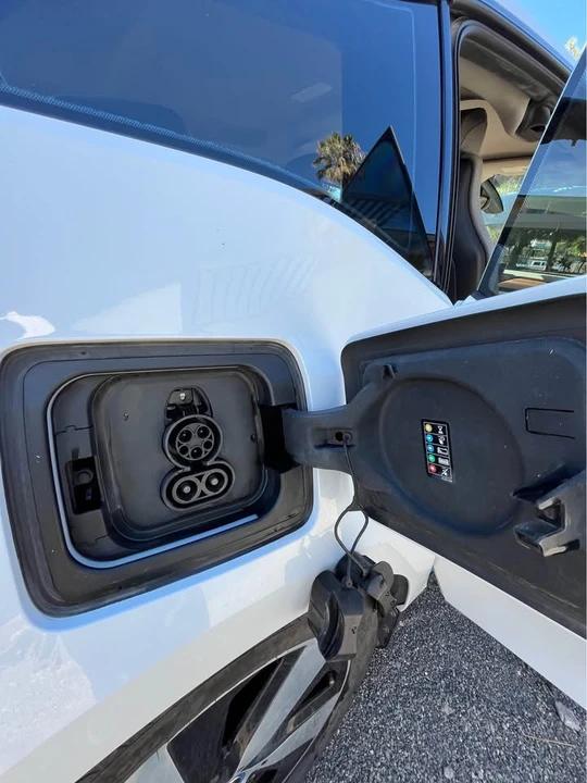 2015 BMW i3 - Image 16 of 17