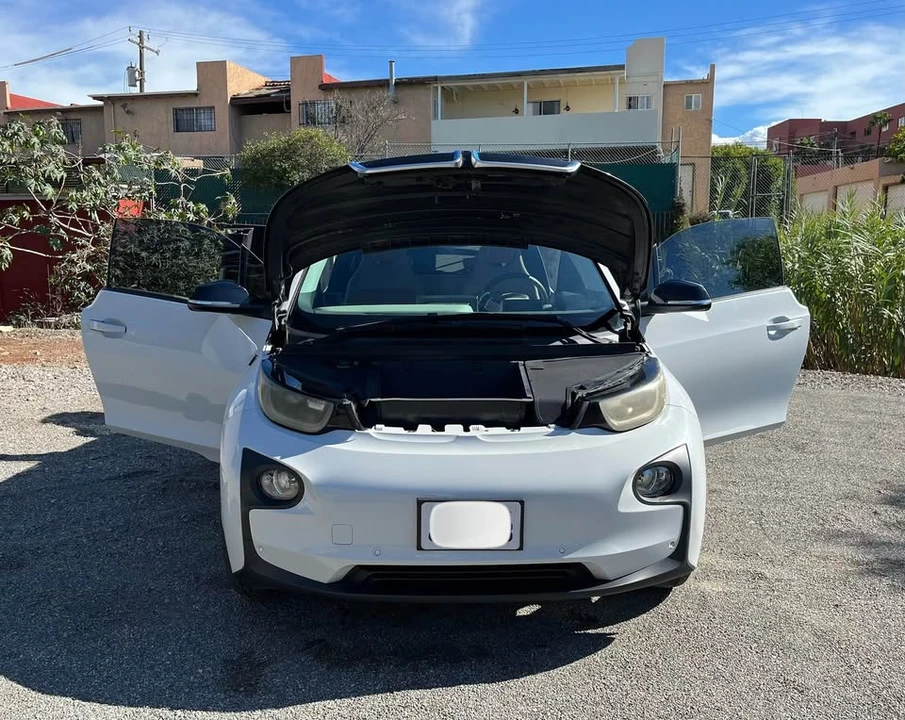 2015 BMW i3 - Image 9 of 17