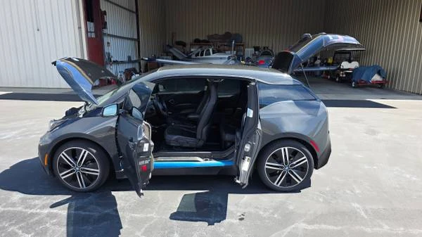 2015 BMW i3 - Image 9 of 21