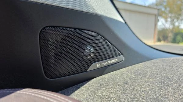 2015 BMW i3 - Image 16 of 21