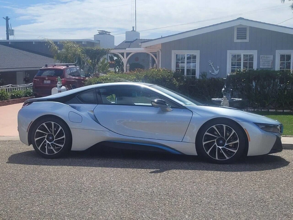 2015 BMW i8 - Image 4 of 30