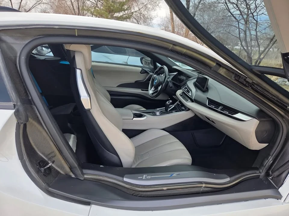 2015 BMW i8 - Image 9 of 9