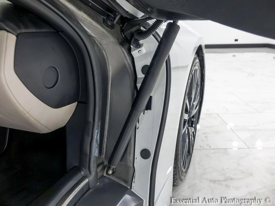 2015 BMW i8 - Image 13 of 20