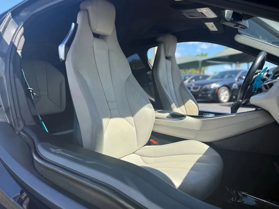 2015 BMW i8 - Image 11 of 12