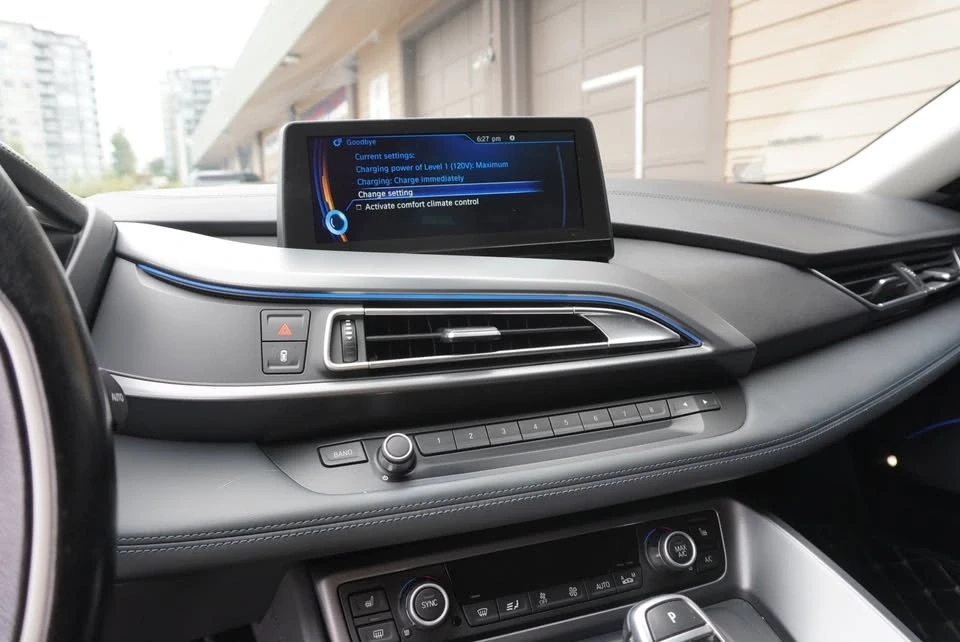 2015 BMW i8 - Image 12 of 19