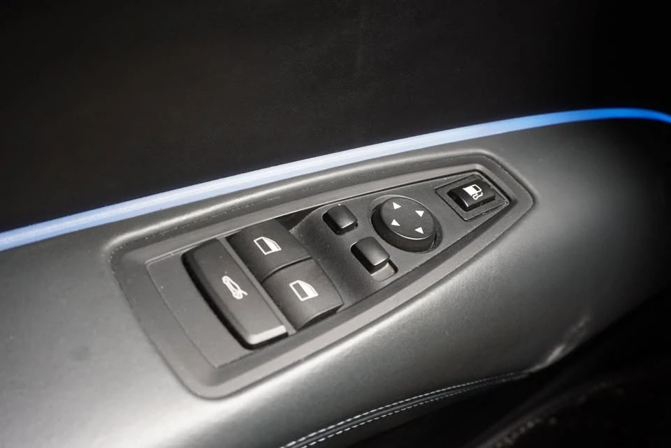 2015 BMW i8 - Image 14 of 19