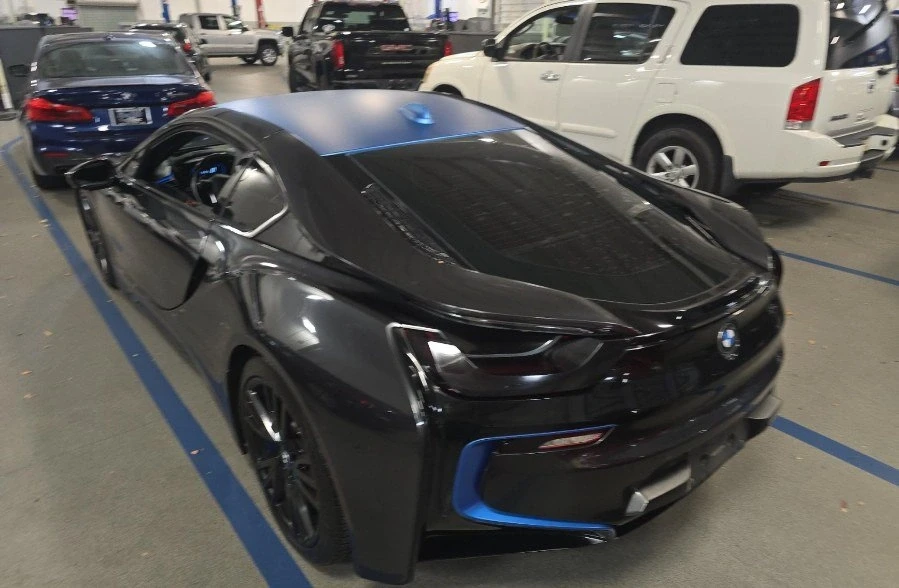 2015 BMW i8 - Image 2 of 3