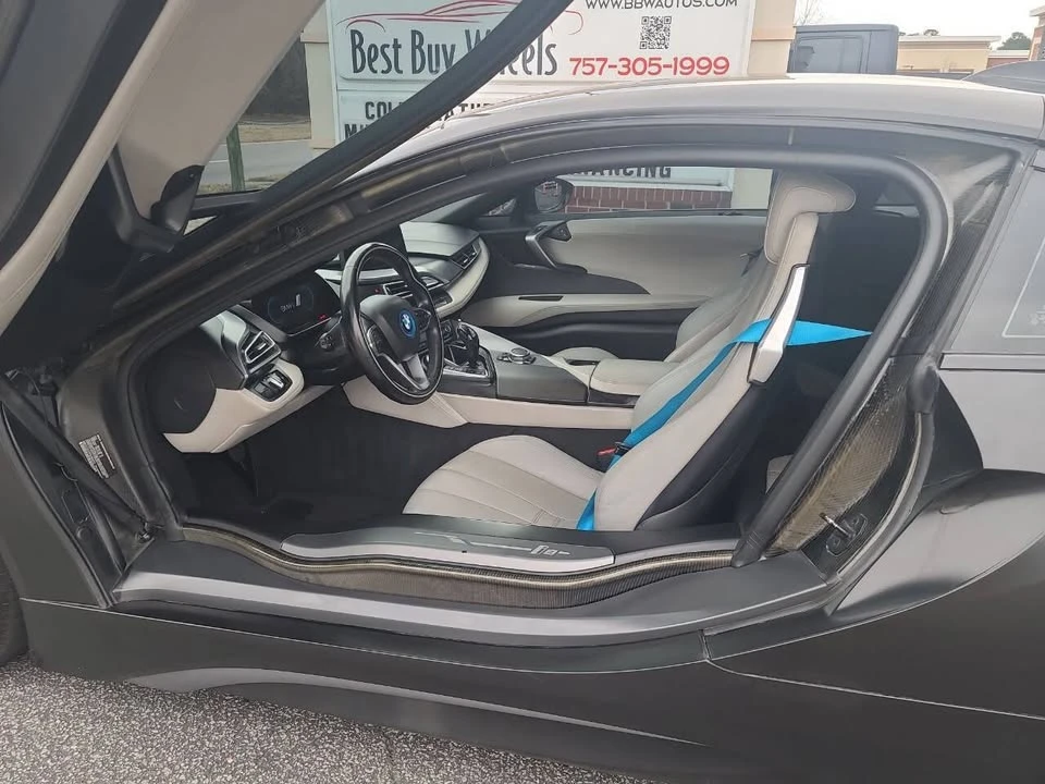 2015 BMW i8 - Image 14 of 20