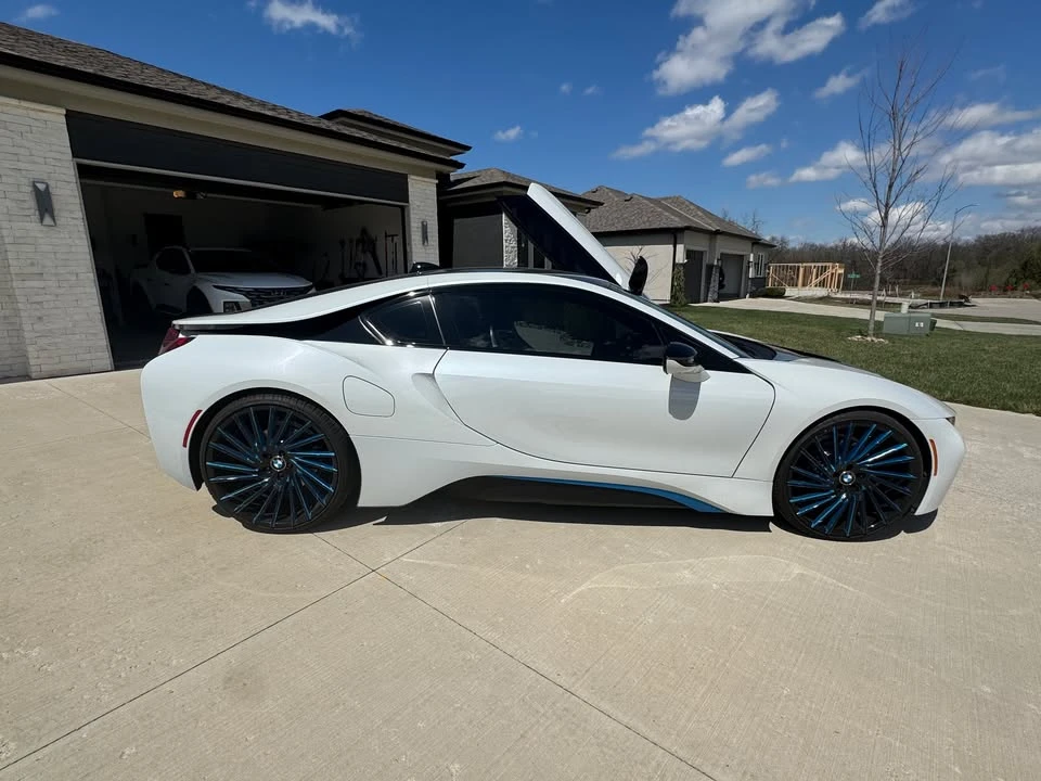 2015 BMW i8 - Image 2 of 11