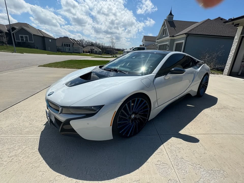 2015 BMW i8 - Image 4 of 11