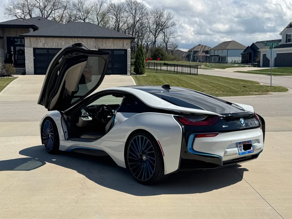 2015 BMW i8 - Image 5 of 11