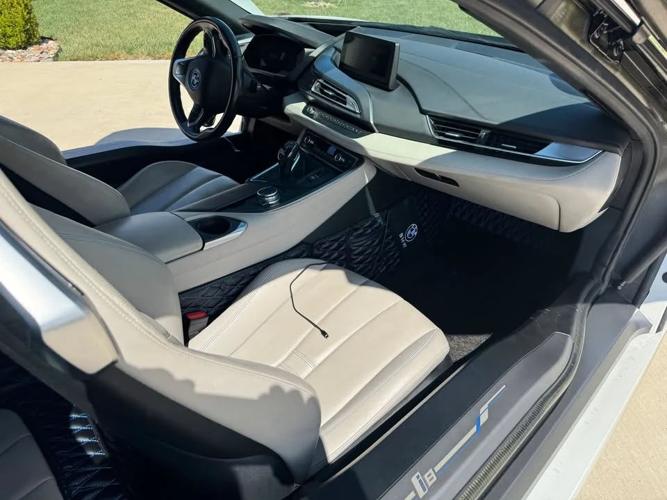 2015 BMW i8 - Image 9 of 11