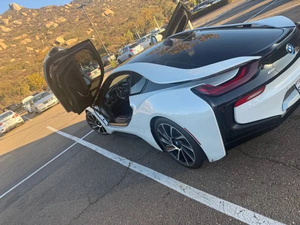2015 BMW i8 - Image 9 of 14