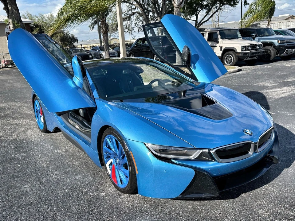 2015 BMW i8 - Image 2 of 12