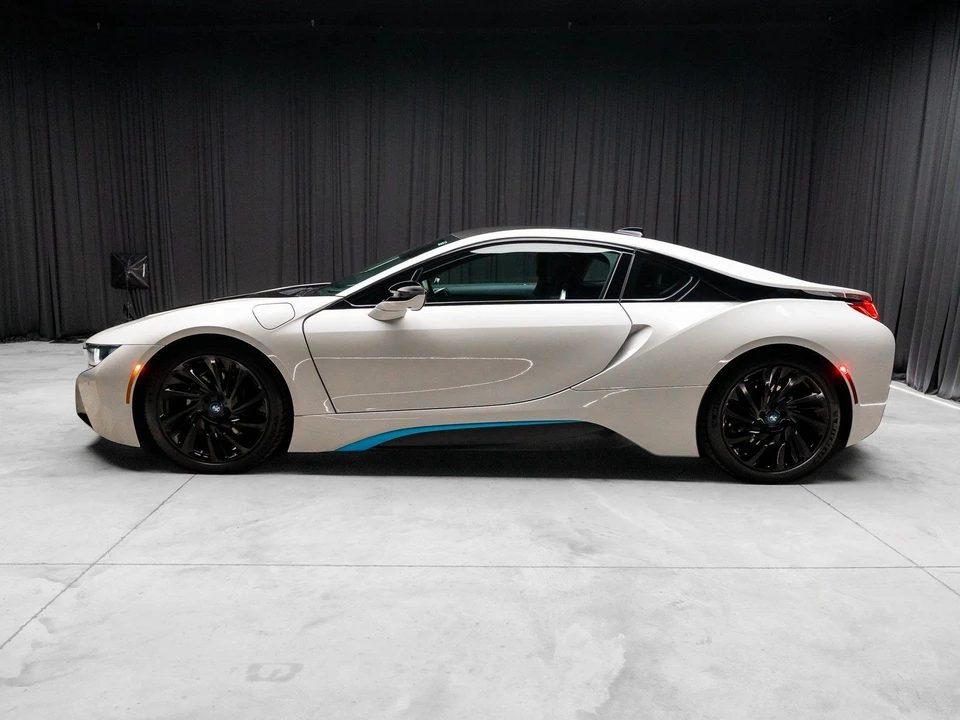 2015 BMW i8 - Image 11 of 12