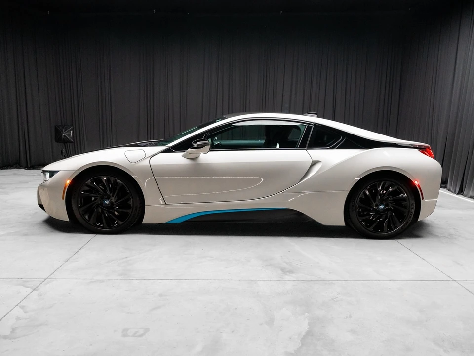 2015 BMW i8 - Image 11 of 12