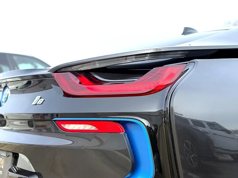 2015 BMW i8 - Image 13 of 21