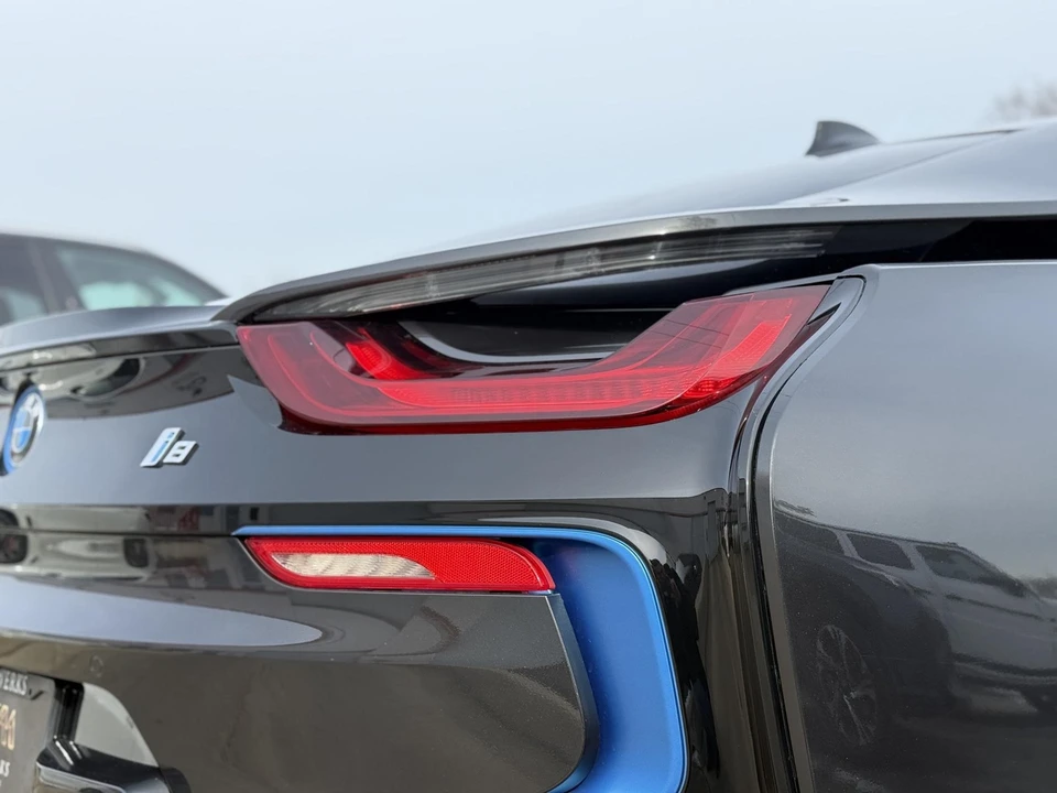 2015 BMW i8 - Image 12 of 21