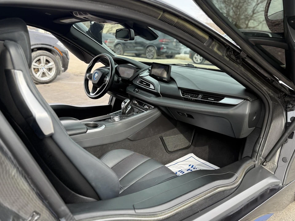 2015 BMW i8 - Image 17 of 21