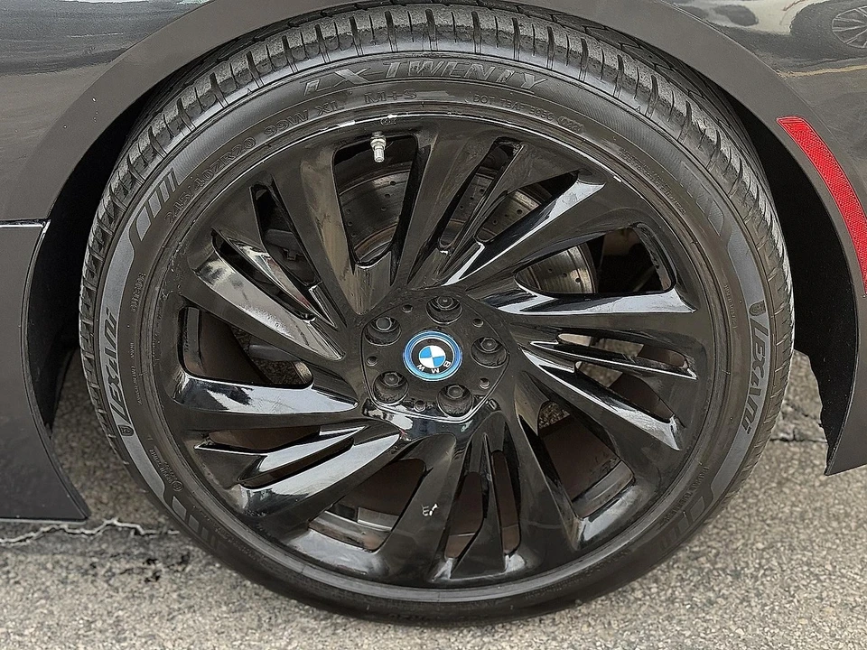 2015 BMW i8 - Image 14 of 21