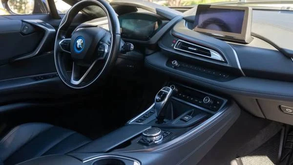 2015 BMW i8 - Image 11 of 18