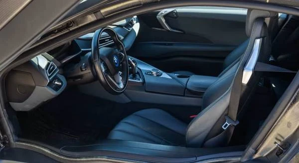 2015 BMW i8 - Image 10 of 18