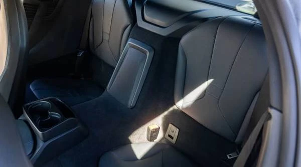 2015 BMW i8 - Image 12 of 18