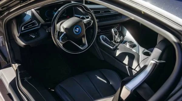 2015 BMW i8 - Image 9 of 18