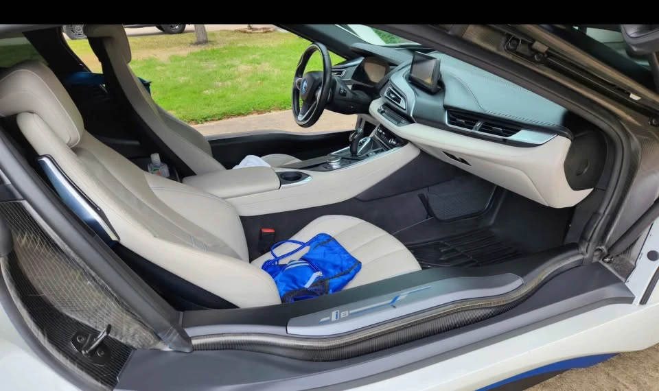 2015 BMW i8 - Image 5 of 17