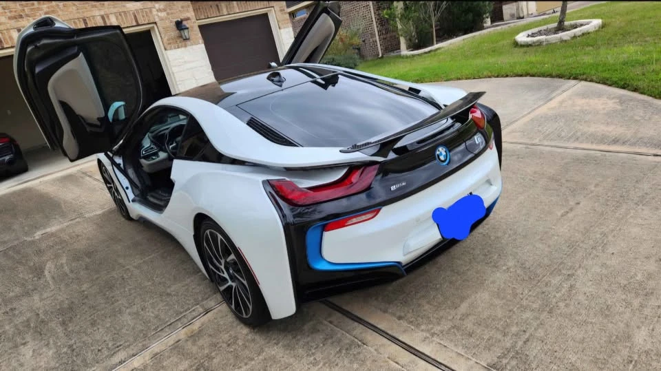 2015 BMW i8 - Image 4 of 17