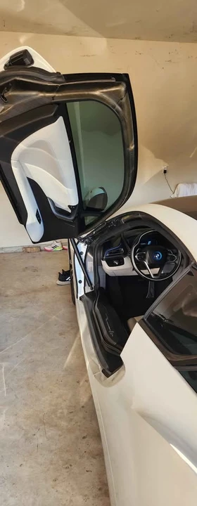 2015 BMW i8 - Image 13 of 17