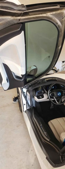 2015 BMW i8 - Image 12 of 17