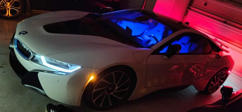 2015 BMW i8 - Image 14 of 17