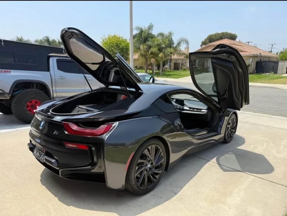 2015 BMW i8 - Image 11 of 19
