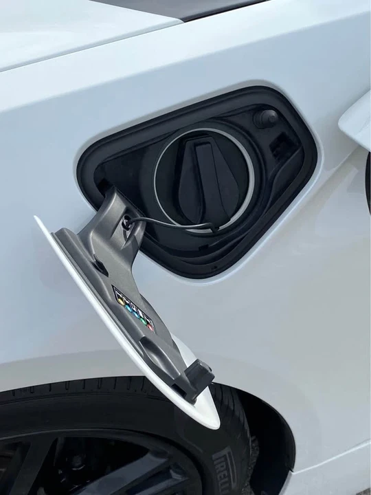 2015 BMW i8 - Image 13 of 16